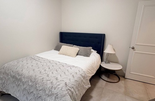 Burnaby House | Peaceful Private Suite in Beautiful Home. 20 min to downtown