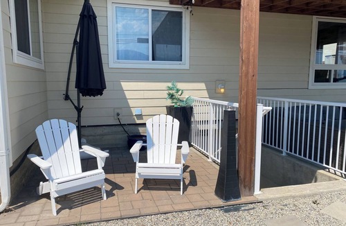 Central Okanagan House | Peachland - 3 Minute Walk to the Beach - 1-Bedroom Rental Suite - Monthly Rental