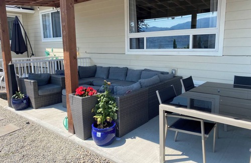 Central Okanagan House | Peachland - 3 Minute Walk to the Beach - 1-Bedroom Rental Suite - Monthly Rental