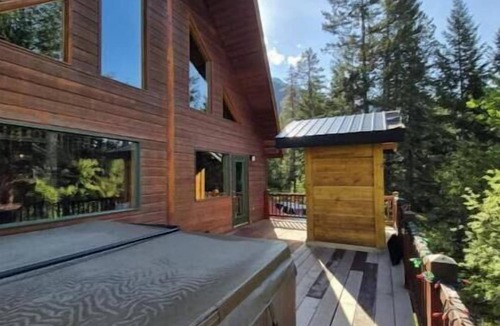 Golden House | Peaks. Panoramas. Perfection.