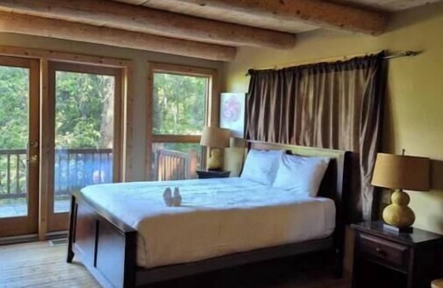 Golden House | Peaks. Panoramas. Perfection.