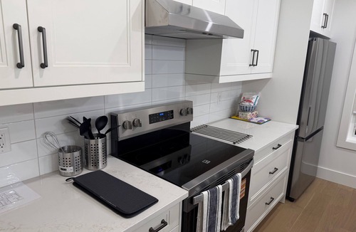 Keith House | Pearl of Calgary | Scenic Riverfront Walkout 2BR | Easy access to Banff