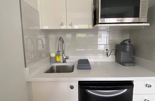 Vernon Apartment | Peek-Boo Cozy studio apartment in tranquil Vernon with AC