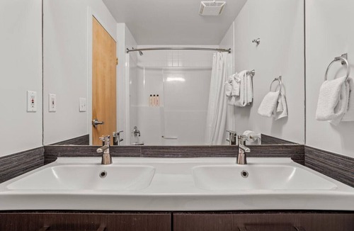 Teepee Town Apartment | Perfect Canmore Getaway for 4 + Exclusive Savings!