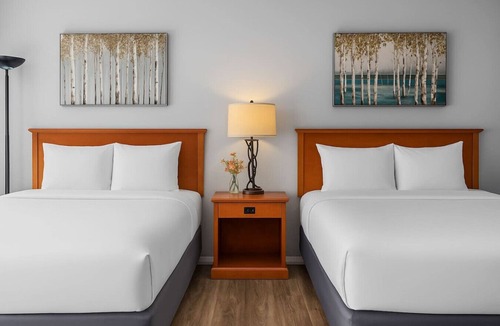 Teepee Town Apartment | Perfect Canmore Getaway for 4 + Exclusive Savings!