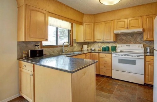 Southwest Calgary House | 🎉 Perfect Family Home for Calgary Stampede 2026 – Spacious & Relaxing Base! 🤠