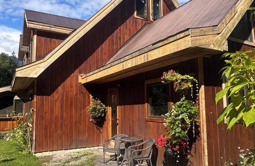 Revelstoke House | Perfect for small weddings. Ski Lodge on acreage close to RMR. Pet friendly!