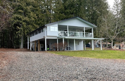Magna bay House | Perfect lake home right across from the beach
