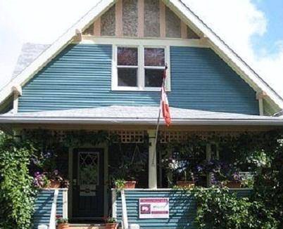 Stettler Bed & Breakfast | Phoenix House B&B