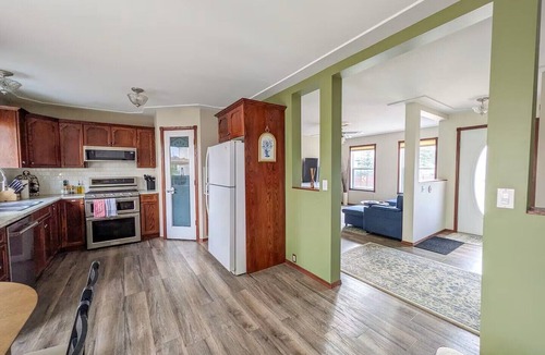 Sylvan Lake House | Pine Barrens Lake Retreat Next to Beach w/Hot Tub