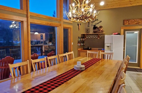 Sunburst Estates Ski Chalet | Pinetree Chalet: 4 bd/ba Expansive View HotTub Tod Mtn Ski-In Spacious