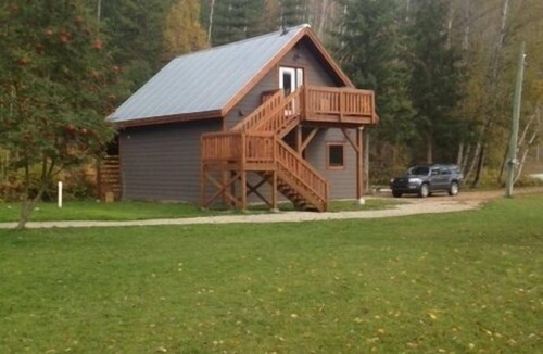 Revelstoke Apartment | POWDER SWEET! Under 1min Drive or Short Walk to Gondola!