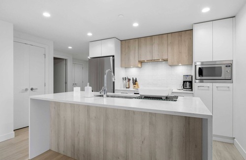 South Pandosy Apartment | Premiere Lakeshore Living with excellent amenities. Dog friendly