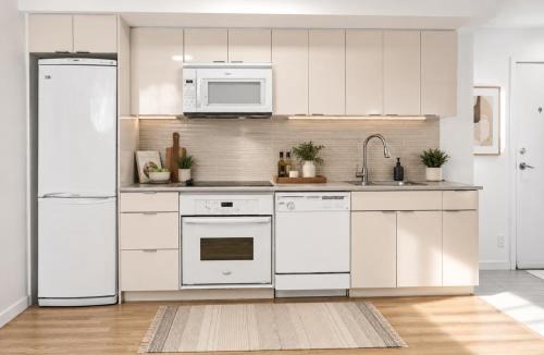 Yaletown Apartment | Prime Hamilton Street 2-Bedroom Vancouver Stay