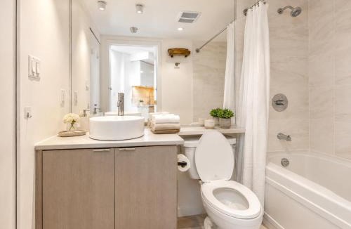 Yaletown Apartment | Prime Hamilton Street 2-Bedroom Vancouver Stay