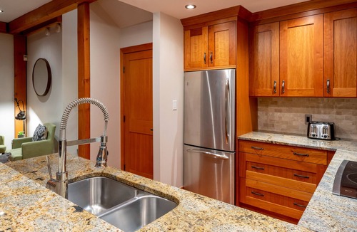 Upper Village House | Prime Location 3BR + Den | Hot Tub | Garage | Walk to Slopes