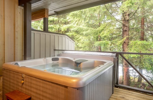 Upper Village House | Prime Location 3BR + Den | Hot Tub | Garage | Walk to Slopes