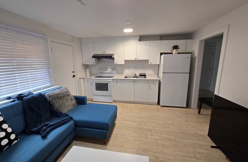 Townline Hill Apartment | Private 1bed|1 Bath spacious suite with free wifi, street parking near airport