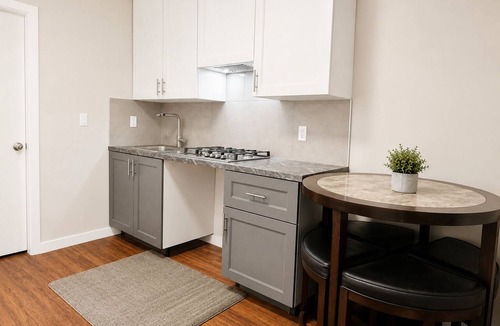 Surrey Bed & Breakfast | Private 1BR Garden Suite Private Entrance Kitchen bathroom Near White Rock Beach