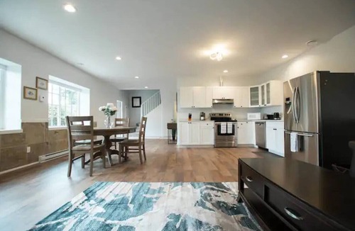 Chilliwack House | Private 2BR Mountain Stay | Entire Home & Parking