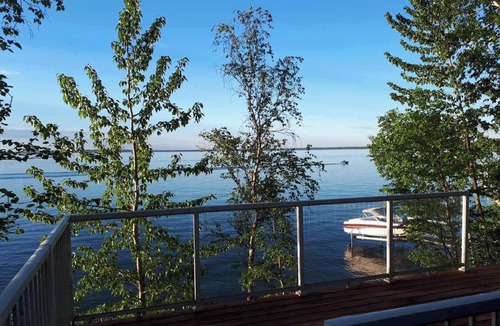 Westerose Cabin | Private and Peaceful Waterfront cabin Pigeon Lake
