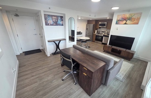Sunset Apartment | Private Apartment | Elevator | Clean & Bright