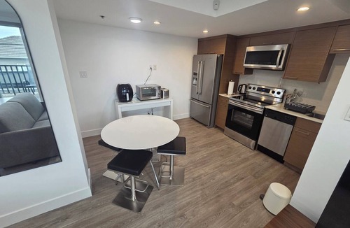 Sunset Apartment | Private Apartment | Elevator | Clean & Bright
