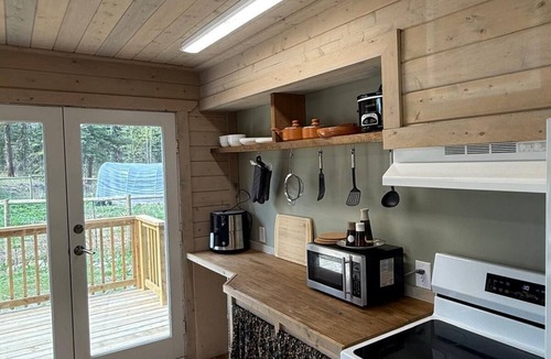 Eagle Creek House | Private Cariboo Retreat -House & Cabin Lakes, Fishing, Hunting ,Trails, Outdoor