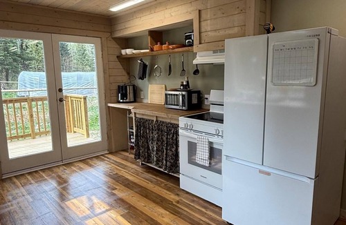 Eagle Creek House | Private Cariboo Retreat -House & Cabin Lakes, Fishing, Hunting ,Trails, Outdoor