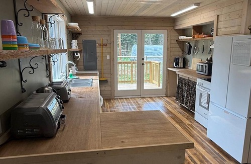 Eagle Creek House | Private Cariboo Retreat -House & Cabin Lakes, Fishing, Hunting ,Trails, Outdoor