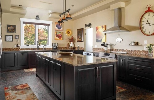 Southeast Kelowna House | Private Country Estate