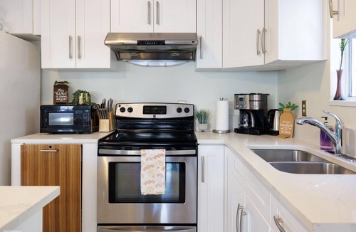 Riley Park-Little Mountain House | ❤️Private Garden Suite|10 mins Downtown|QE|Riley Park