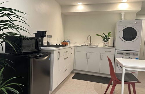 Arbutus Ridge House | Private Garden Suite Close to UBC, Airport & Downtown