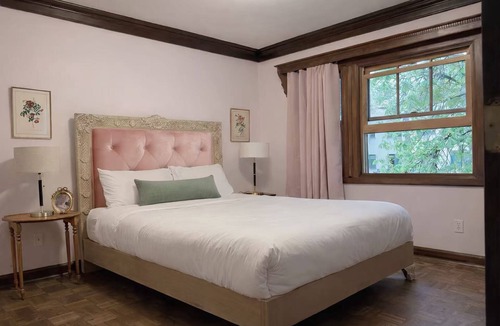 West End Bed & Breakfast | Private Guest Suite in Dt Vancouver