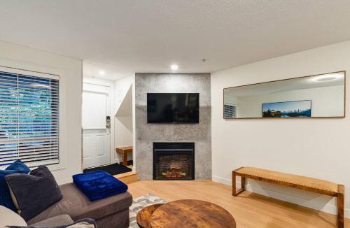Village North House | Private Hot Tub | Pool | Free Parking | Sauna