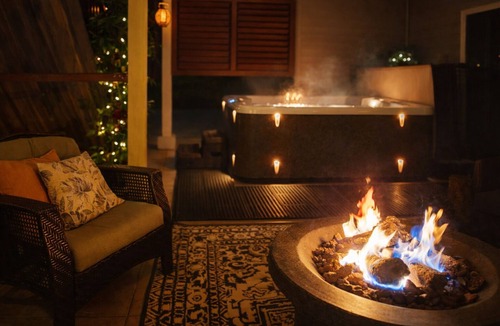 Maple Ridge House | Private Hot Tub Retreat w/Fire Table/ Games Room & AC