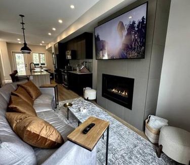Panorama House | Private Hot Tub Ski In Ski Out Sleeps 9