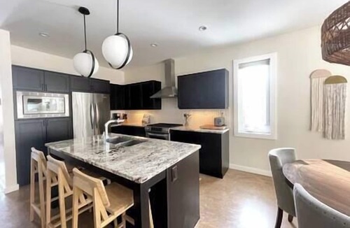Fernie House | Private Hot tub/Spacious Retreat/Walk Downtown