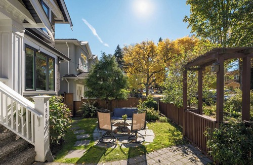 Knight House | Private King Suite near Main & Fraser