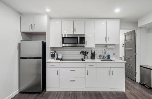 Chestermere House | Private Lower Suite in Chestermere w Workspace