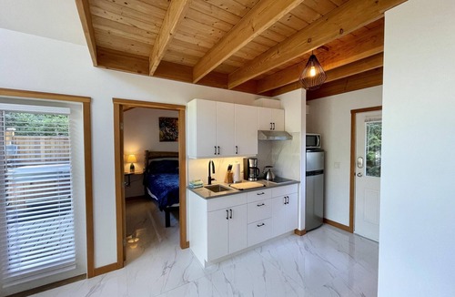 Ucluelet Cabin | Private Oceanfront Cabin and Hot Tub! - GWW
