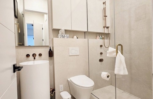Canyon Heights House | Private Room Near Grouse Mountain & Scenic Trails in North Vancouver
