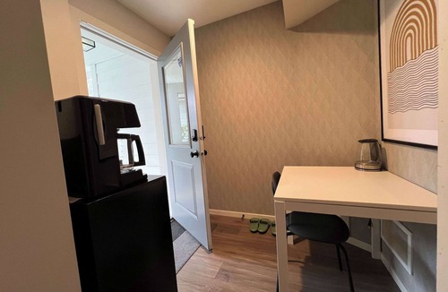 Guildford Apartment | Private Room With Own Entrance