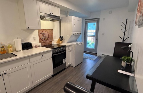 North Cowichan House | Private Suite Near Hospital & Shopping