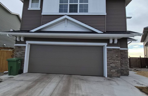 Chestermere House | Quaint 2-bedroom house in Chestermere perfect for relaxing stays