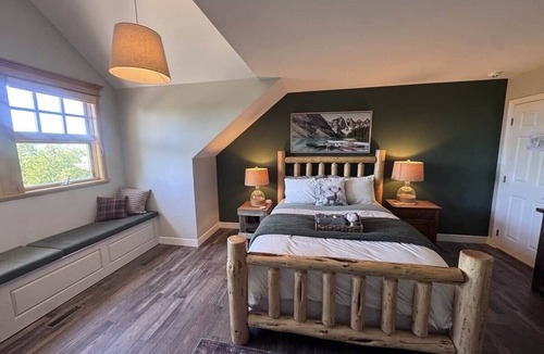 Bragg Creek Bed & Breakfast | Queen Bdrm | Private Bthrm | Balcony | Bragg Creek