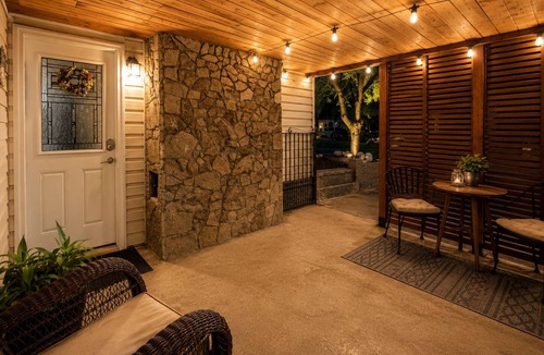 Coquitlam House | Quiet & Cozy Garden Retreat with Free Parking