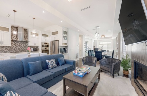 Vancouver South House | Quiet Langara home for a relaxing place to stay while travelling