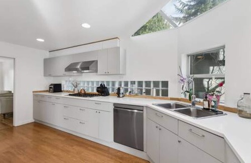 Upper Lonsdale House | Quiet & Spacious Family Home | North Vancouver