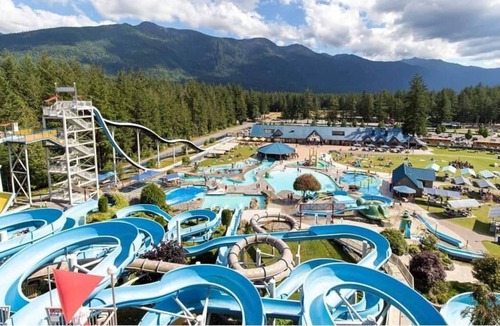Lindell Beach Cottage | Ravenwood Cottage at Cultus with Pool & Hot Tub